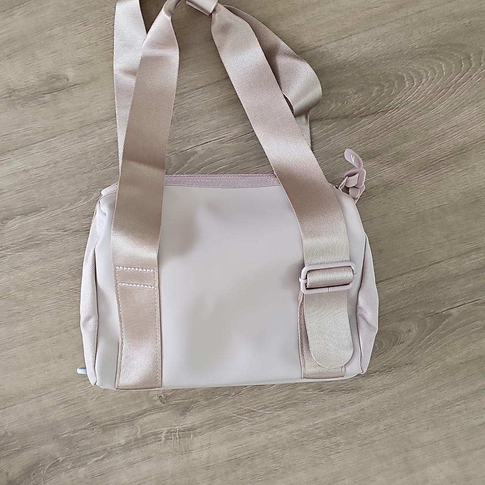 Gymshark Everyday Mini Holdall Pink - Picture 3 of 8